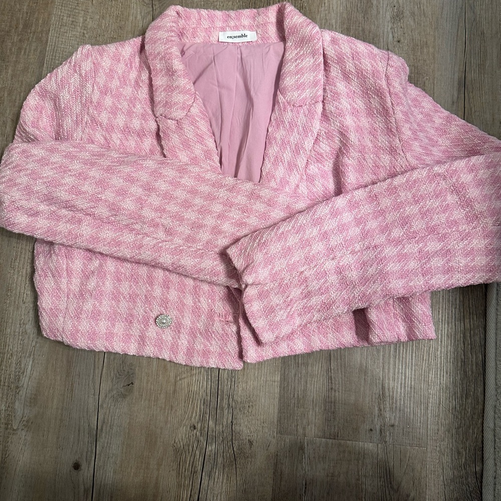 Cropped tweed blazer w/ pearl buttons